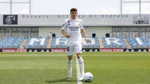 El lateral izquierdo Fran García durante su presentación como nuevo jugador del Real Madrid. EFE/realmadrid.com