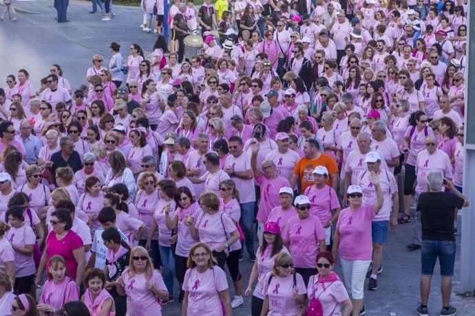 Marcha contra en cáncer de mama en Benidorm
