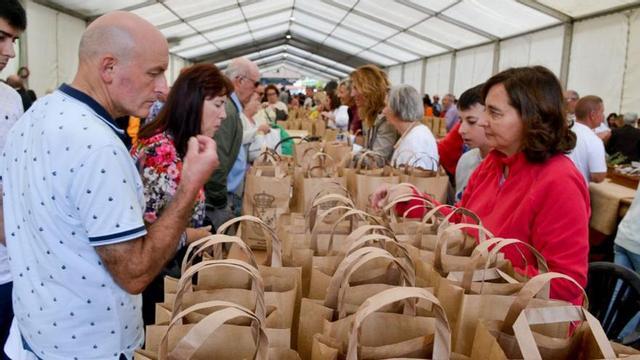 Venta de avellanas en Piloña.