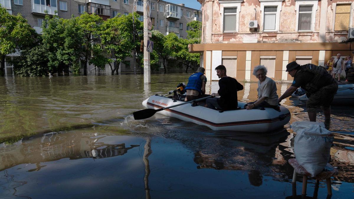 Evacuaciones en Jersón tras la destrucción de la presa de Nueva Kajovka