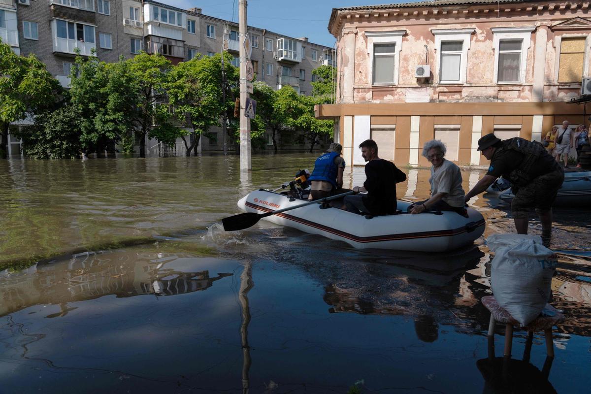 Evacuaciones en Jersón tras la destrucción de la presa de Nueva Kajovka