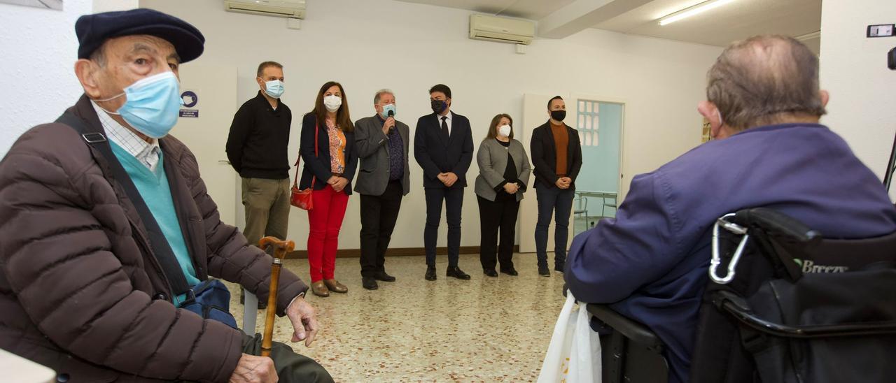 Un instante del acto de apertura del centro, que ha contado con la presencia del alcalde Barcala y la concejala de Acción Social, entre otros miembros de la Corporación