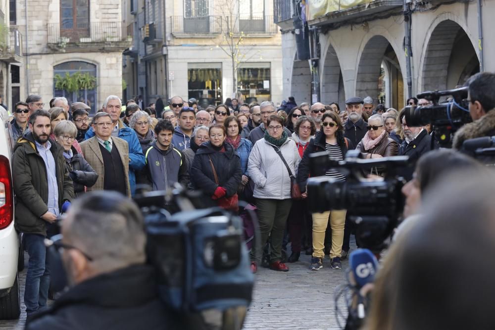 Minut de silenci en record a la nena morta a Girona