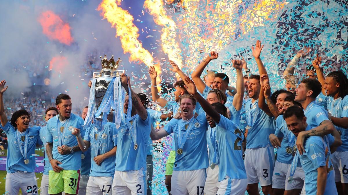 Los jugadores del Manchester City celebran su triunfo en la Premier League 23/24