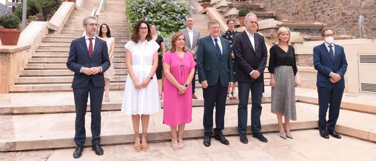 Los componentes del Consell en Benicàssim antes de la celebración del pleno, junto a la alcaldesa de la localidad, Susana Marqués..