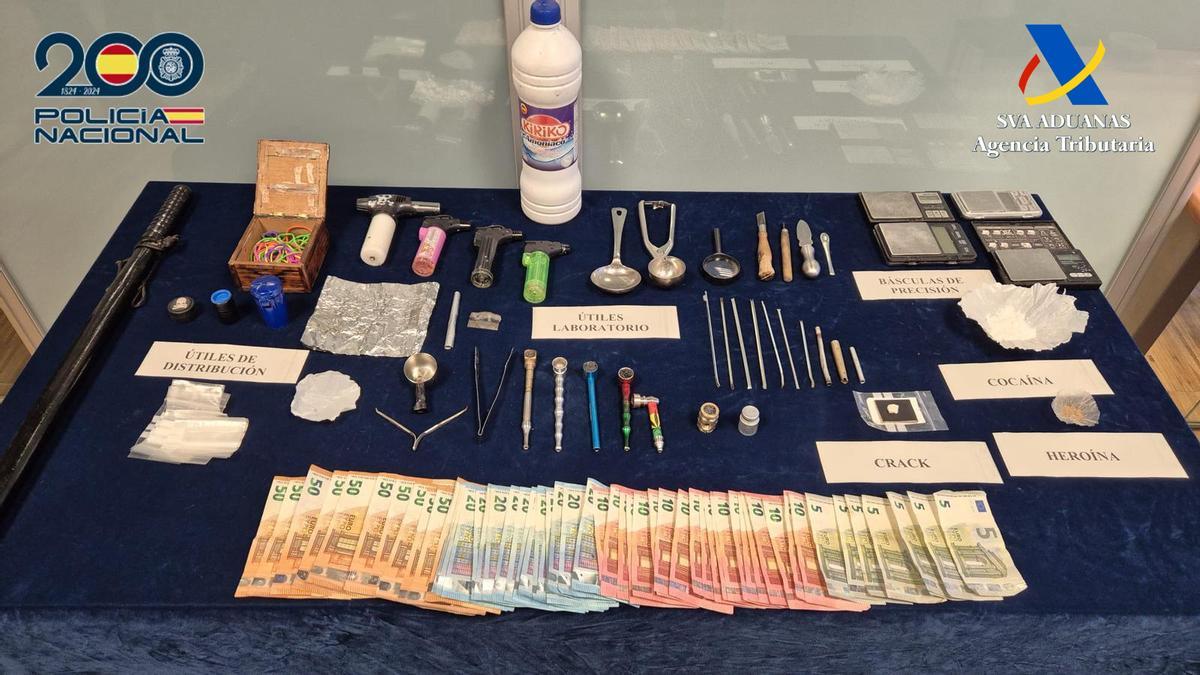 Efectos intervenidos durante la operación que desmanteló dos narcopisos en Vigo.