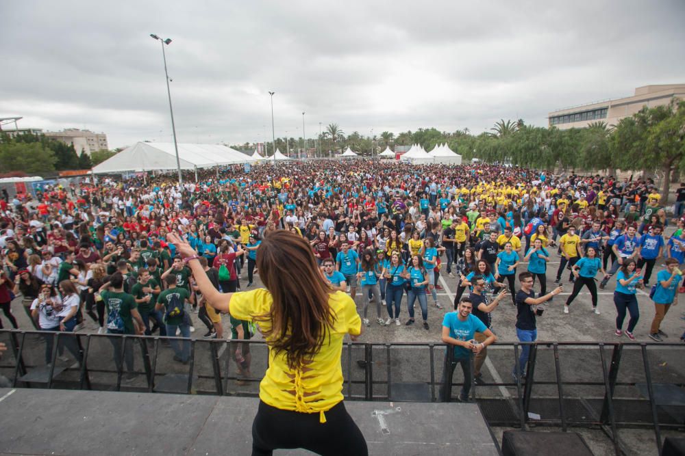 Miles de estudiantes en la macrofiesta universitar