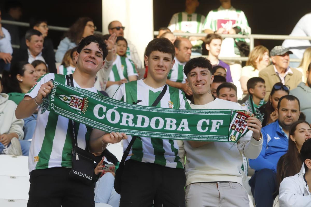 Córdoba CF-Cádiz: las imágenes de la afición blanquiverde en El Arcángel Córdoba CF-Cádiz: las imágenes de la afición blanquiverde en El Arcángel