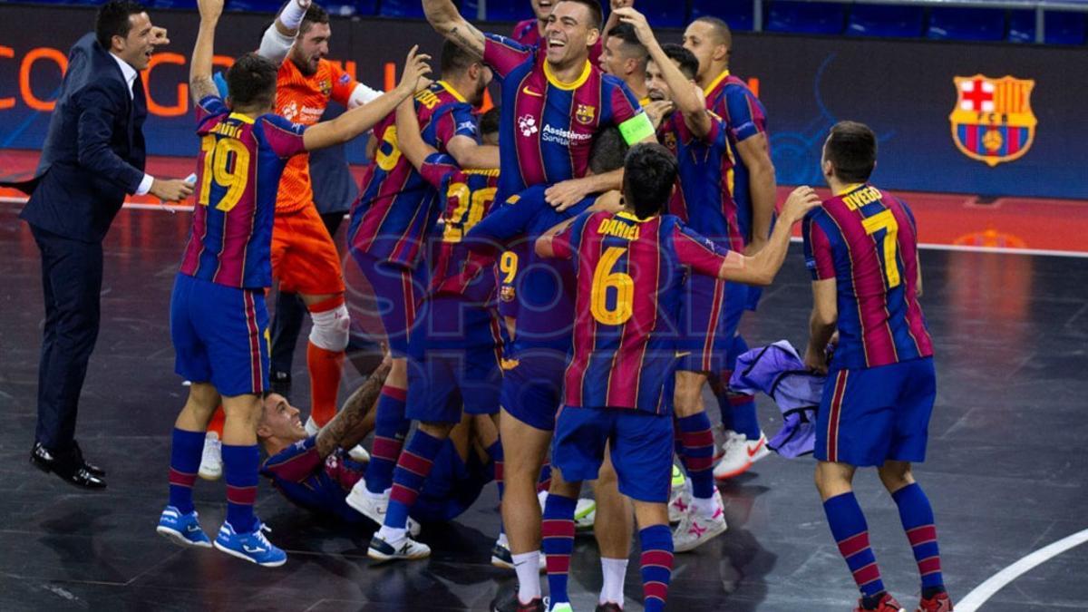 El FC Barcelona recupera el cetro europeo al imponerse a ElPozo por 2-1 en la final de la UEFA Futsal Champions League disputada a puerta cerrada en el Palau Blaugrana.