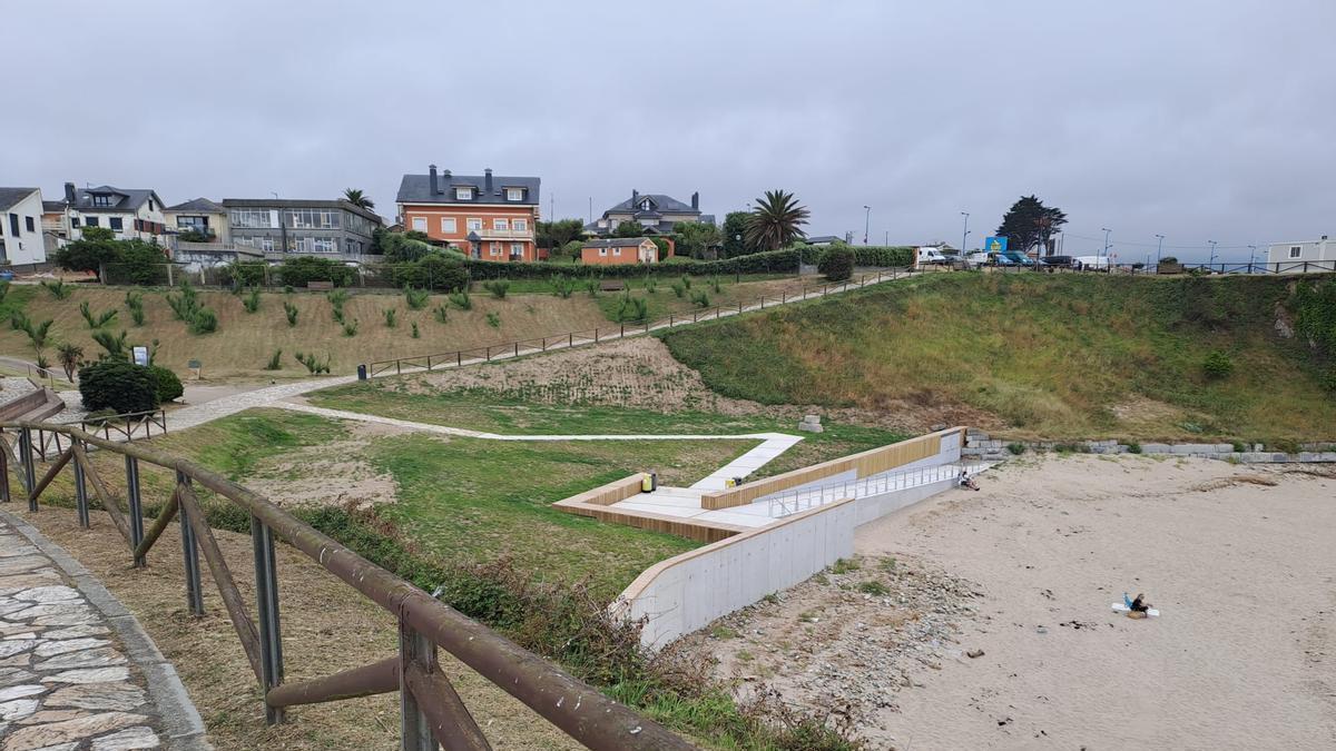Vista actual del acceso a la playa, con la obra terminada.
