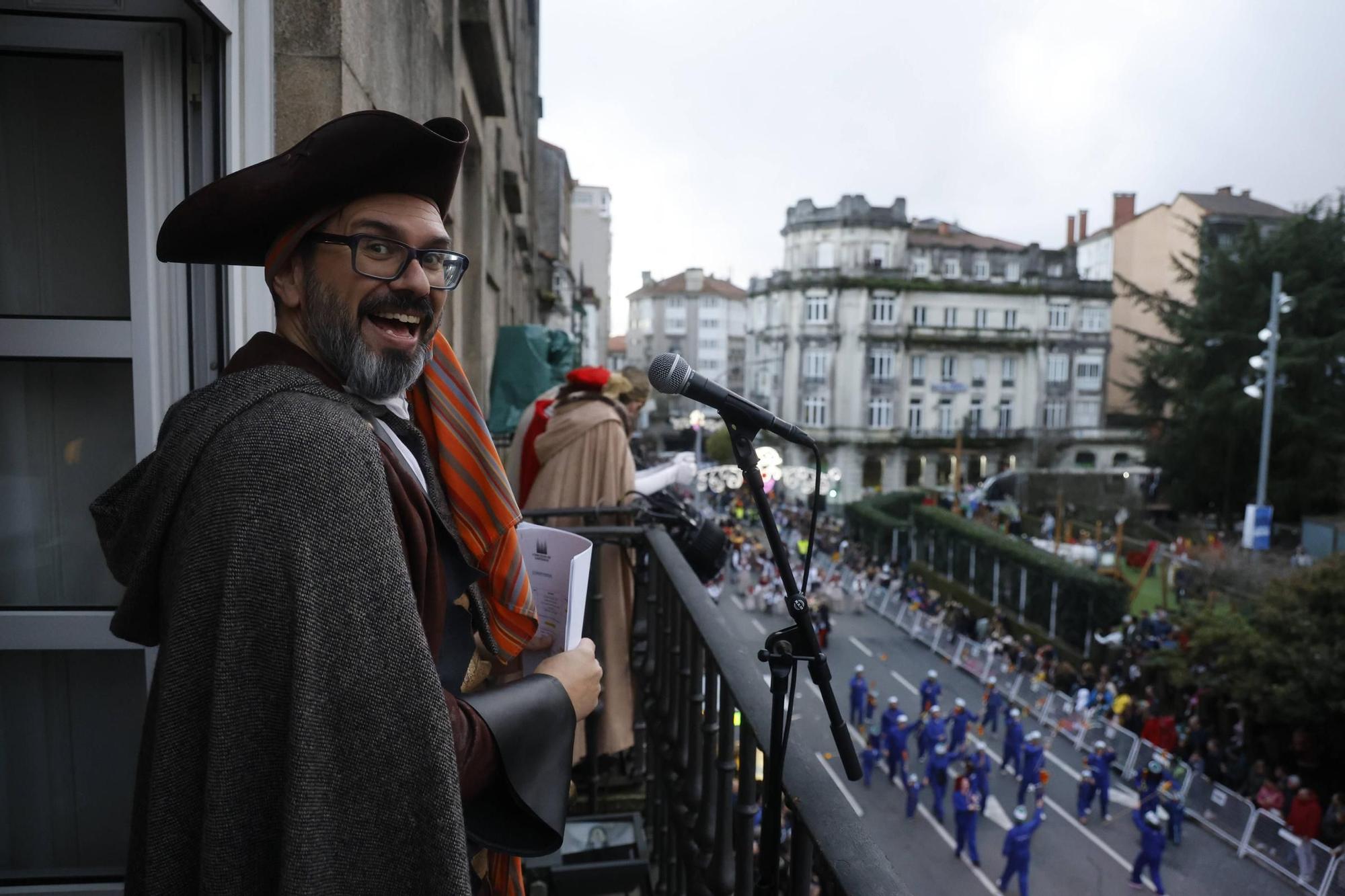 Santiago disfruta del tradicional desfile de martes de Entroido