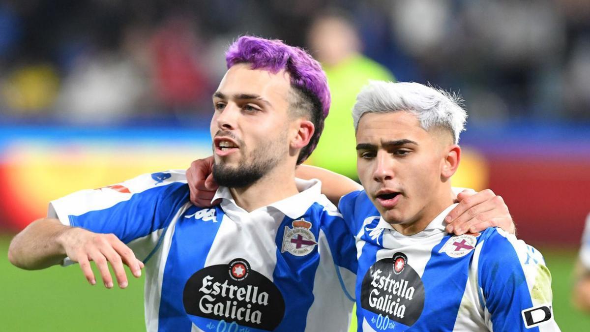 David Mella y Yeremay Hernández celebran un gol ante el Castellón. | Iago López