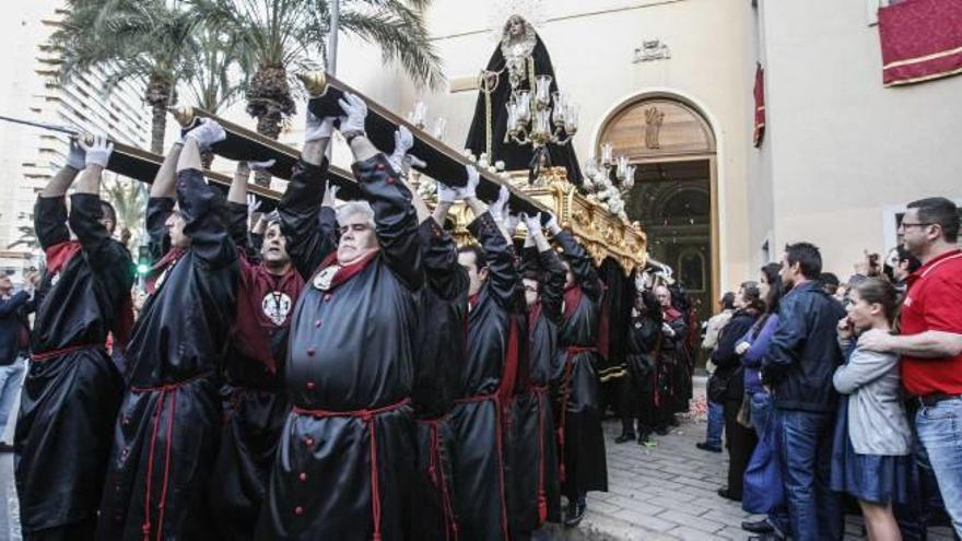 Cofradía de nazarenos de la Santa Redención