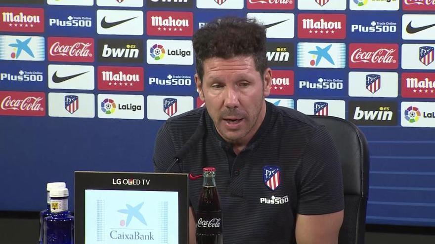 Simeone contesta con ironía sobre la altura del césped