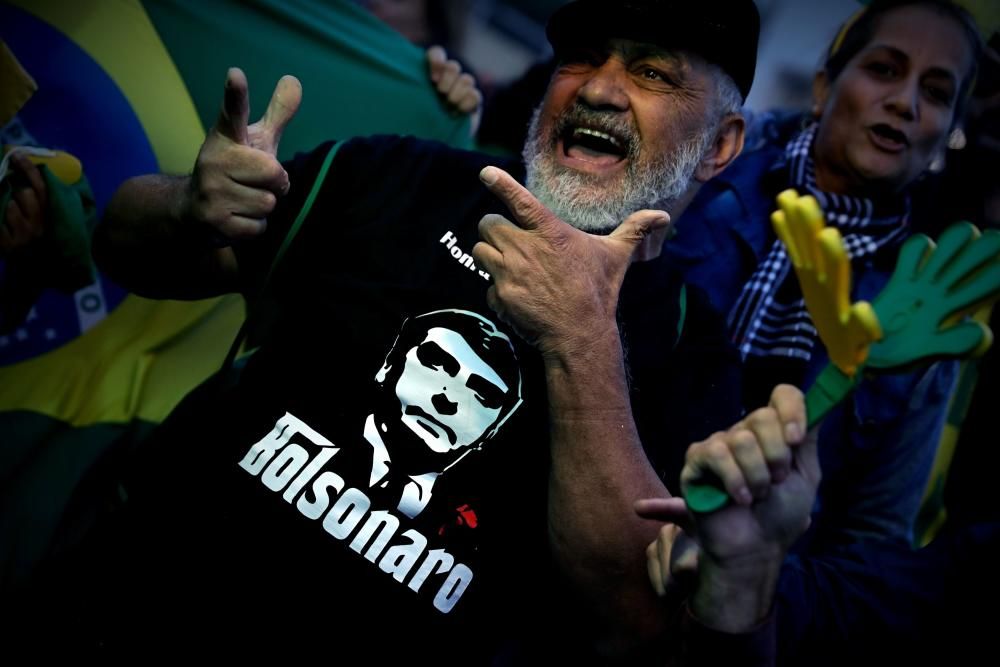 Los seguidores de Bolsonaro celebran su victoria