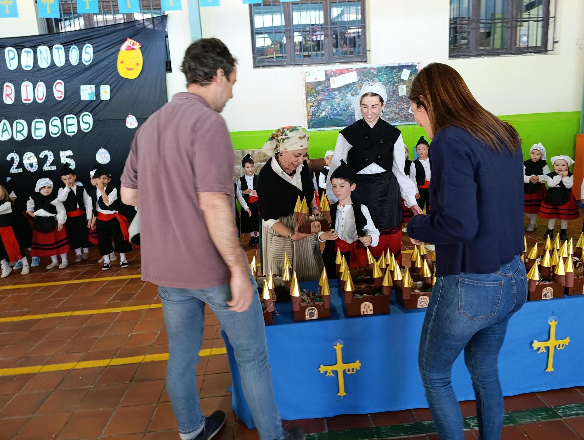 Así fue el Mercadillo de Güevos Pintos Solidarios del Peña Careses