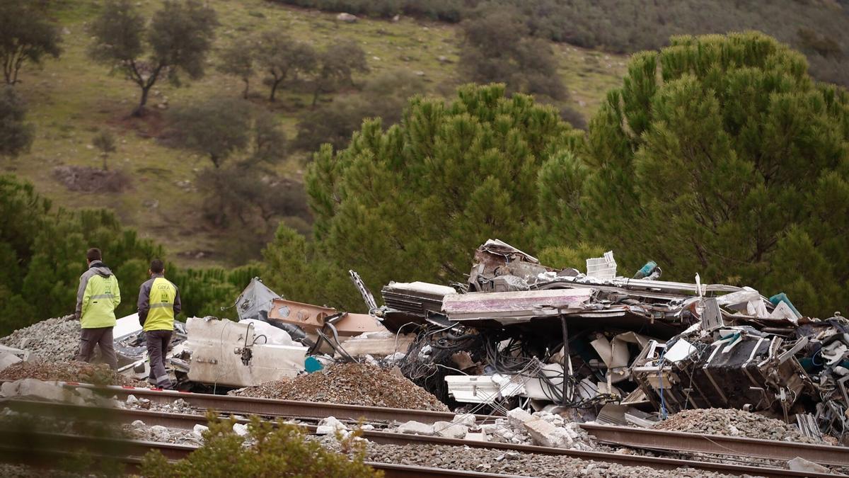 Accidente tren en Adamuz, parte del Alvia destrozado.