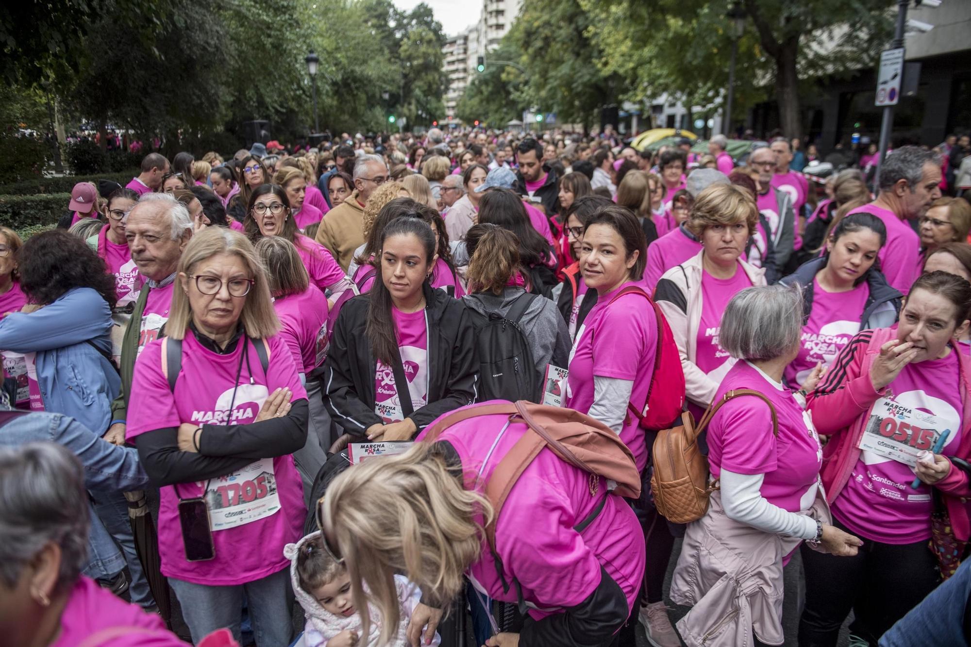 GALERÍA | Así fue la Marcha Rosa contra el cáncer en Cáceres