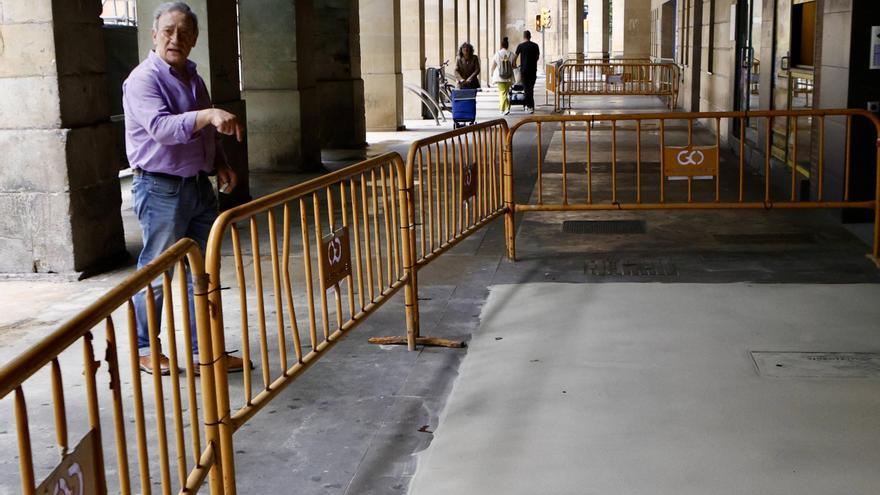 En la céntrica calle de Gijón Marqués de San Esteban vecinos y comerciantes esperan &quot;un aire moderno&quot; con el nuevo pavimento