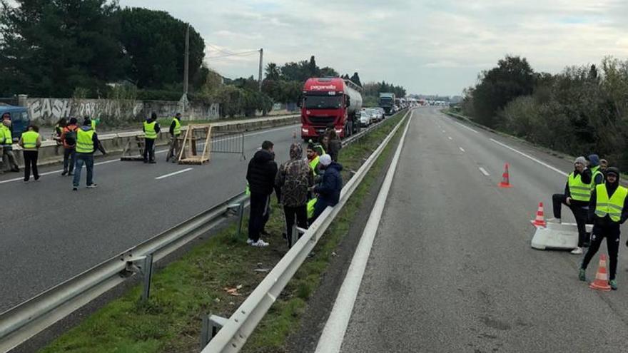 España protesta ante Francia por la huelga de transportistas