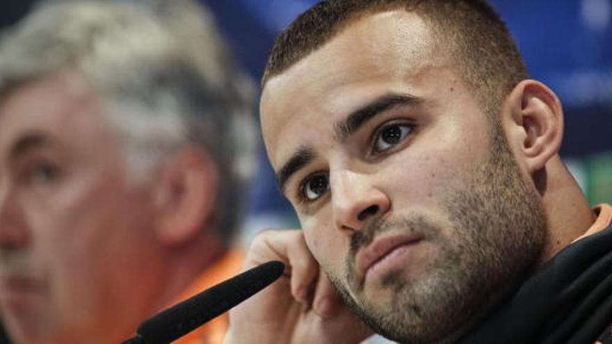 Jesé en la rueda de prensa de hoy junto a Ancelotti.