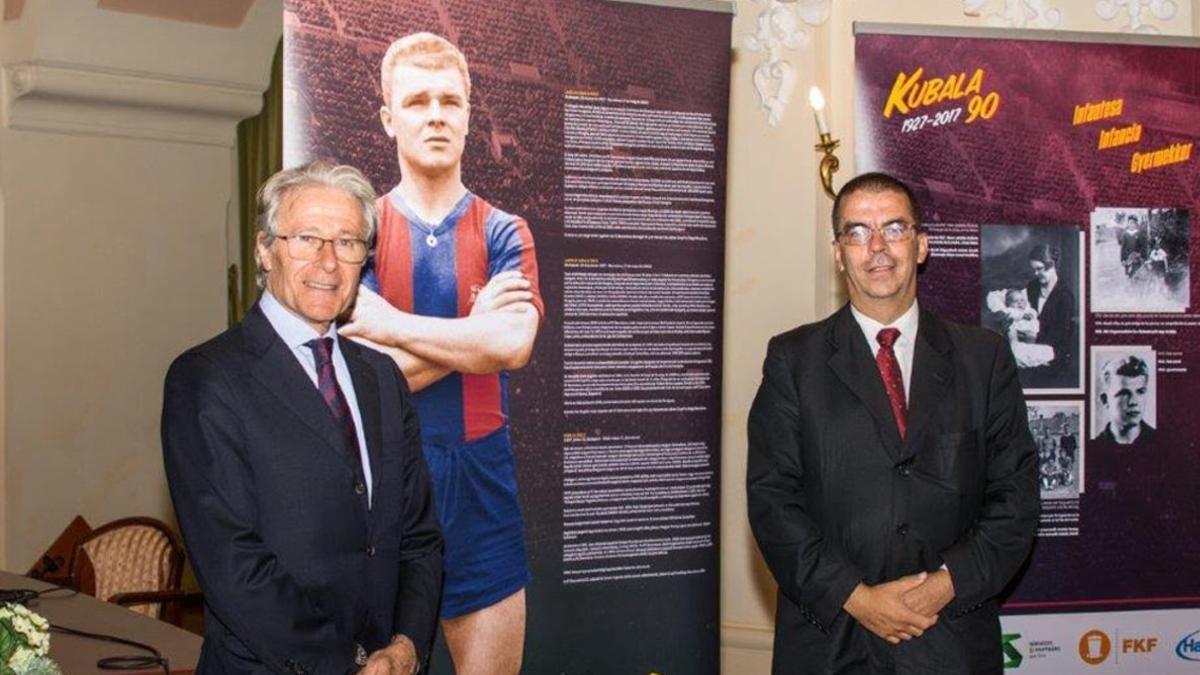 Ramon Alfonseda y Barnabás Kovács en el homenaje que la ABJ y el Consulado de Hungría en Barcelona realizaron con motivo del 90 aniversario del nacimiento de Ladislao Kubala