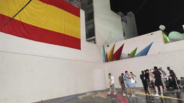 Turistas que se drogan delante de todo el mundo en pleno Sant Antoni | C. M.