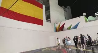 Turistas que se drogan delante de todo el mundo en pleno Sant Antoni