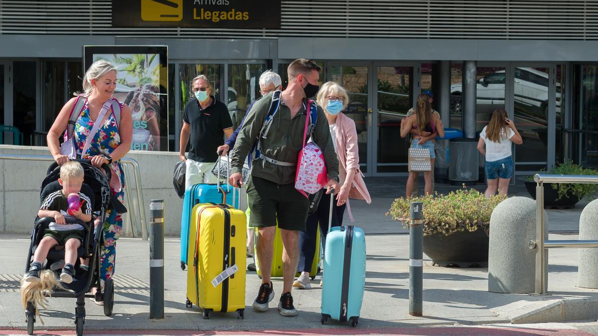 Ibiza recibe los primeros vuelos británicos tras su inclusión en la lista verde de viajes
