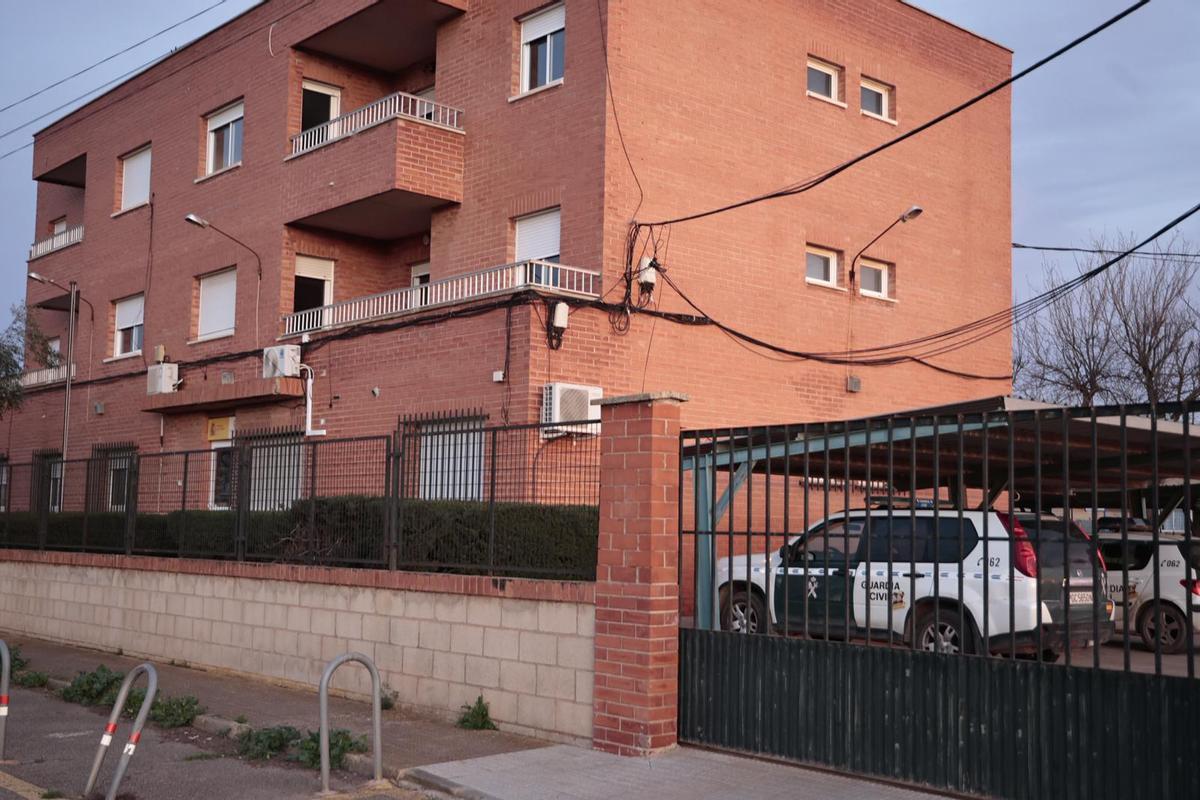 Exterior del cuartel de la Guardia Civil de El Algar, uno de los que cierran, fotografiado este miércoles.