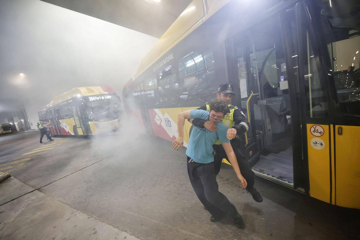 La estación intermodal de Palma ha sido escenario de un gran simulacro de emergencias este domingo