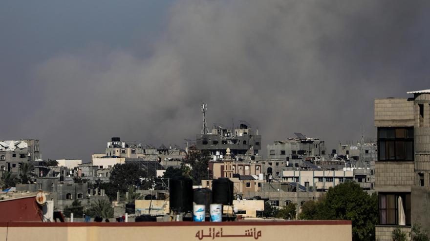 Las autoridades de Gaza recuperan 60 cadáveres tras la retirada de tropas de Tal al Hawa