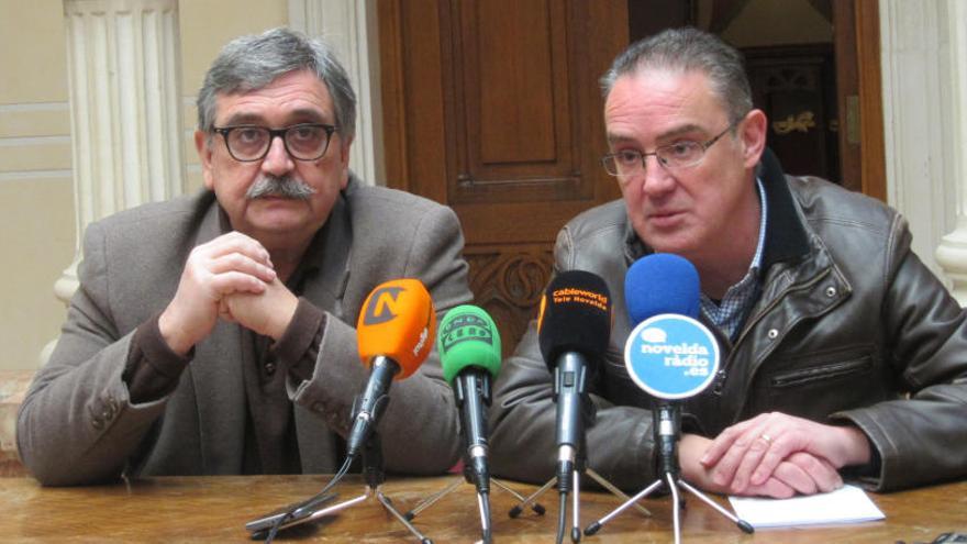 Lluís Gómez y Rafael Sáez presentando la actividad