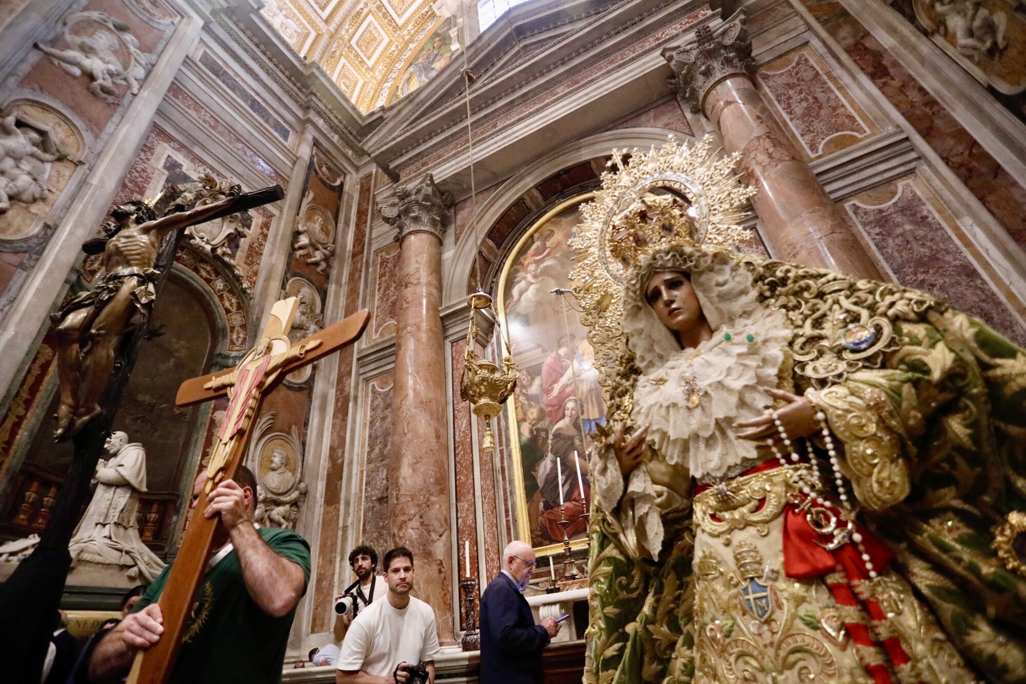Roma (Ciudad del Vaticano) 15-05-2025.-Peregrinación de cofrades de La Esperanza en el Vaticano