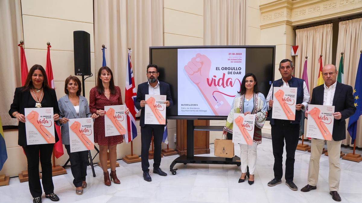 Presentación del XIV Maratón de Donación de Sangre en el Patio de Banderas del Ayuntamiento de Málaga