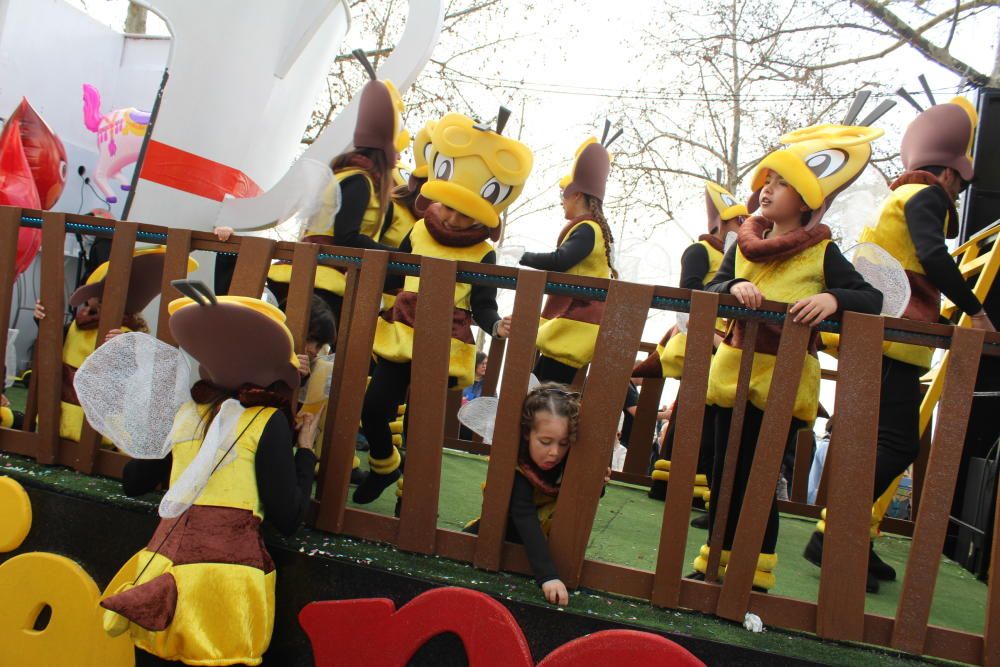 Roses viu un carnaval pletòric de gent i bon temps