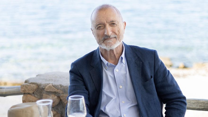 Pérez-Reverte y la guerra civil que se luchó fuera de España