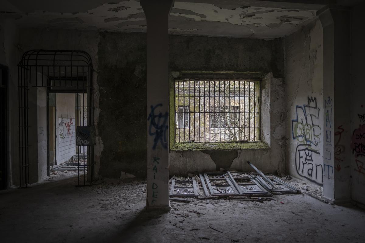 Durante años, el edificio sufrió pintadas, robos y ocupaciones.