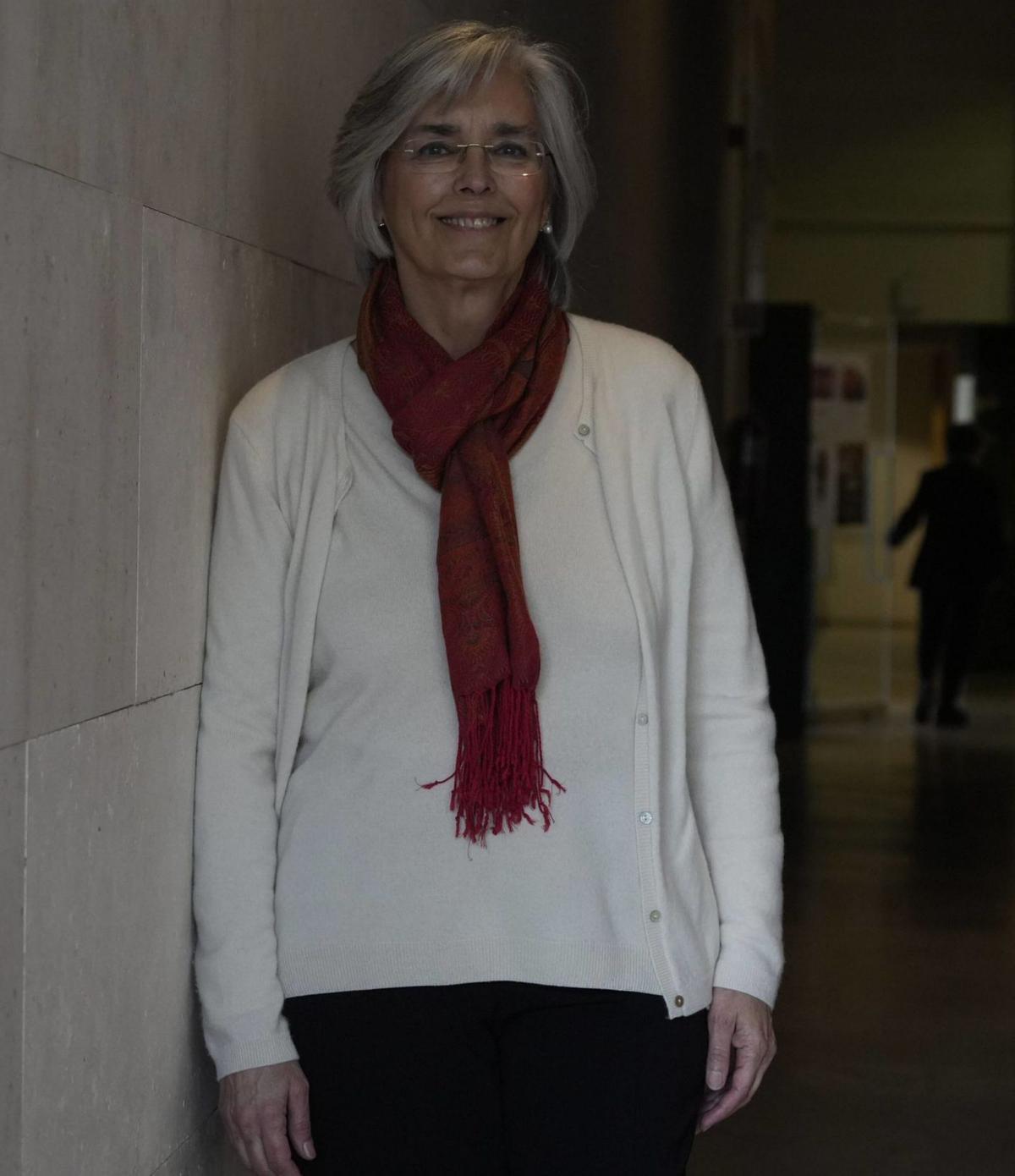 Isabel Fernández del Castillo, antes de impartir la charla en el salón de actos del Museo Etnográfico. | JOSE LUIS FERNÁNDEZ