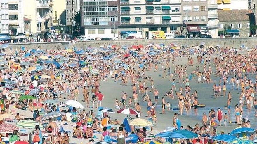 El ayuntamiento de Sanxenxo, en Pontevedra, es uno de los que más turistas recibe durante el verano.