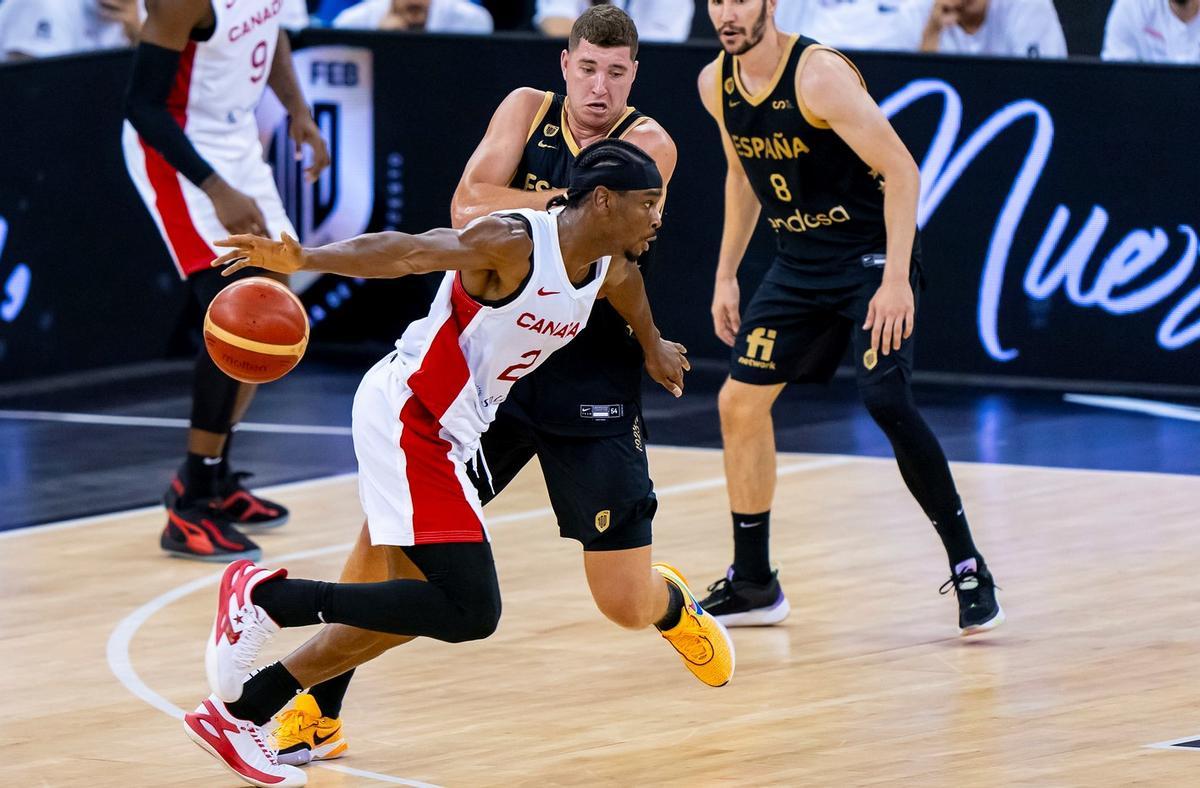 Gilgeous-Alexander, defendido por Parra, en el reciente amistoso de Málaga