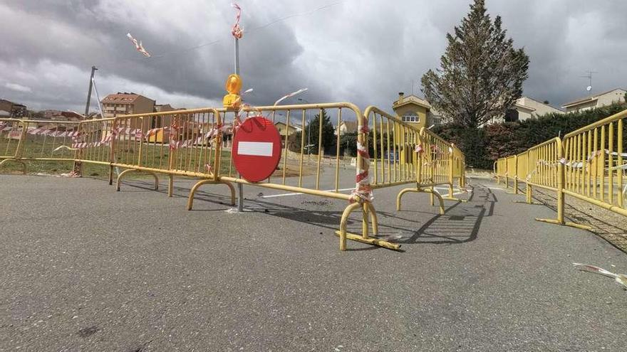 Zona vallada por los propietarios en las calles Catalana y Zafra.