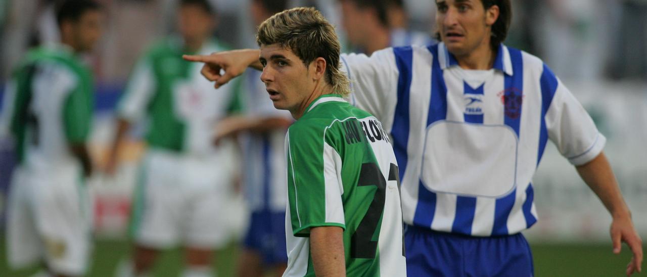 Un joven Javi Flores en el Córdoba CF-Talavera disputado en El Arcángel en septiembre de 2005.