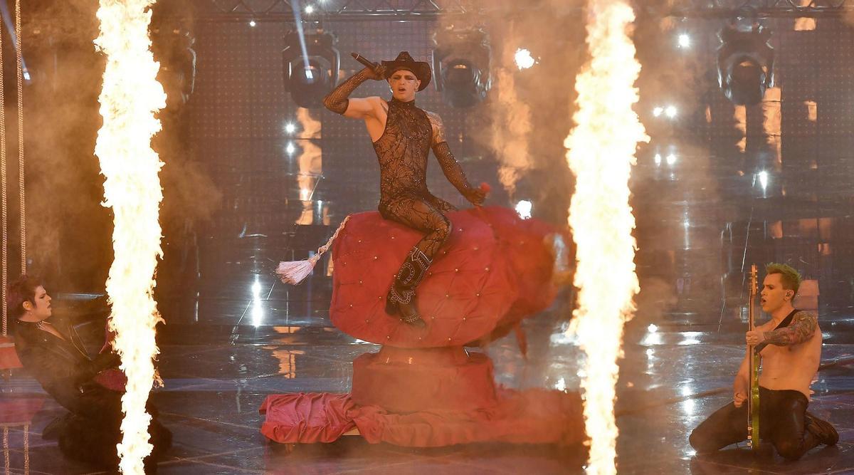 Turin (Italy), 12/05/2022.- Achille Lauro from San Marino with the song ’Stripper’ perform as he hosts the Second Semifinal of the 66th annual Eurovision Song Contest (ESC 2022) in Turin, Italy, 12 May 2022. The international song contest has two semifinals on 10 and 12 May, and a grand final on 14 May 2022. (Italia) EFE/EPA/Alessandro Di Marco