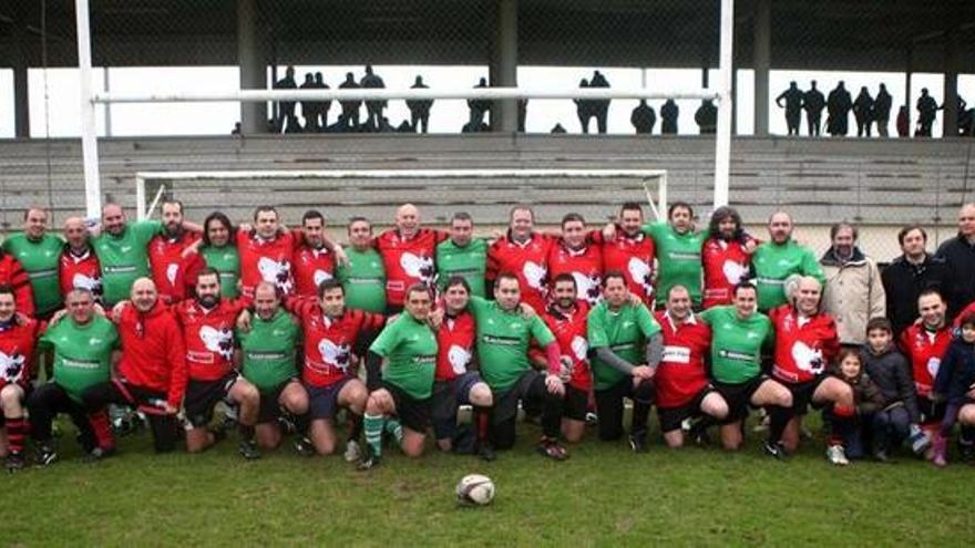 Los veteranos del Coreti y del Moita Rugby durante la última visita de los lusos al Cortizo.