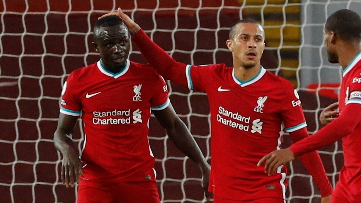 Mané y Thiago celebrando un gol