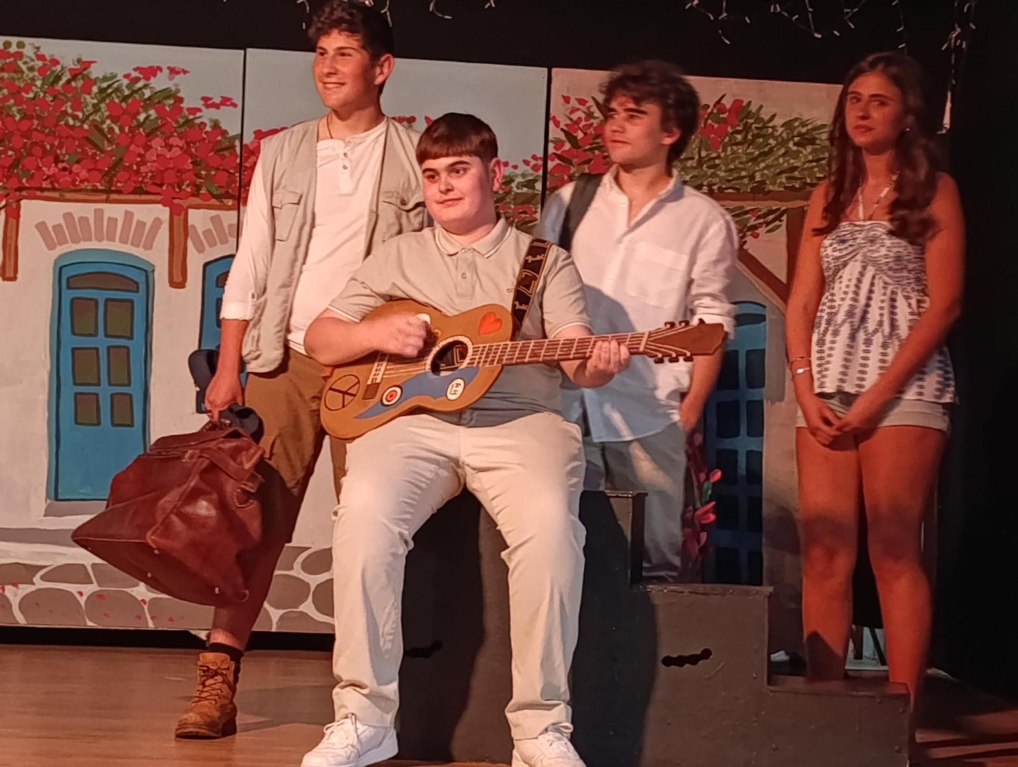 Grado baila al son de "Mamma Mía"