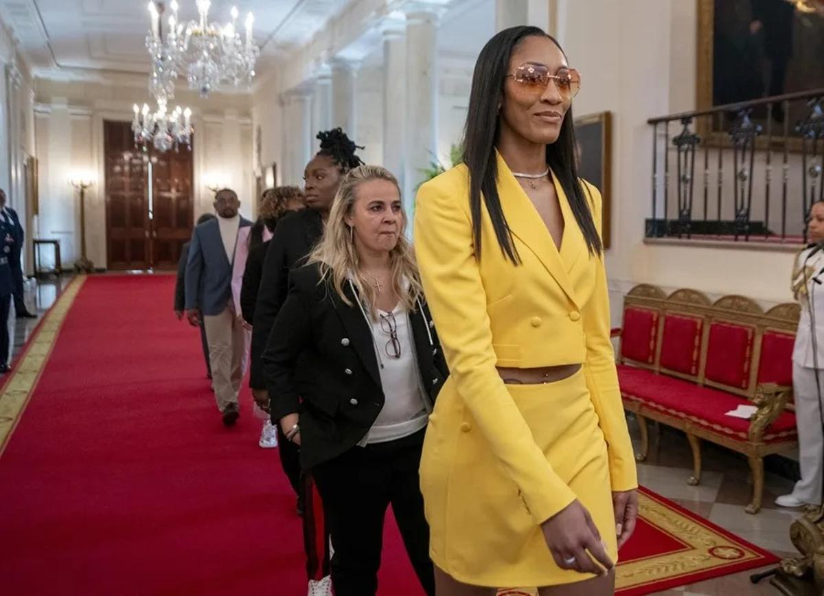 A'ja Wilson firma por 4,7 millones en 3 años, el mayor contrato de la historia en la WNBA.