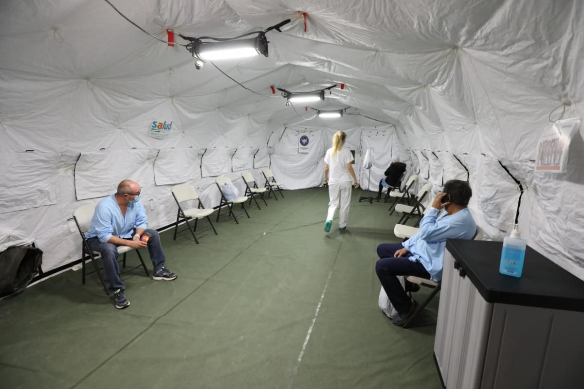 El Clínico habilita una carpa de Urgencias en el parking