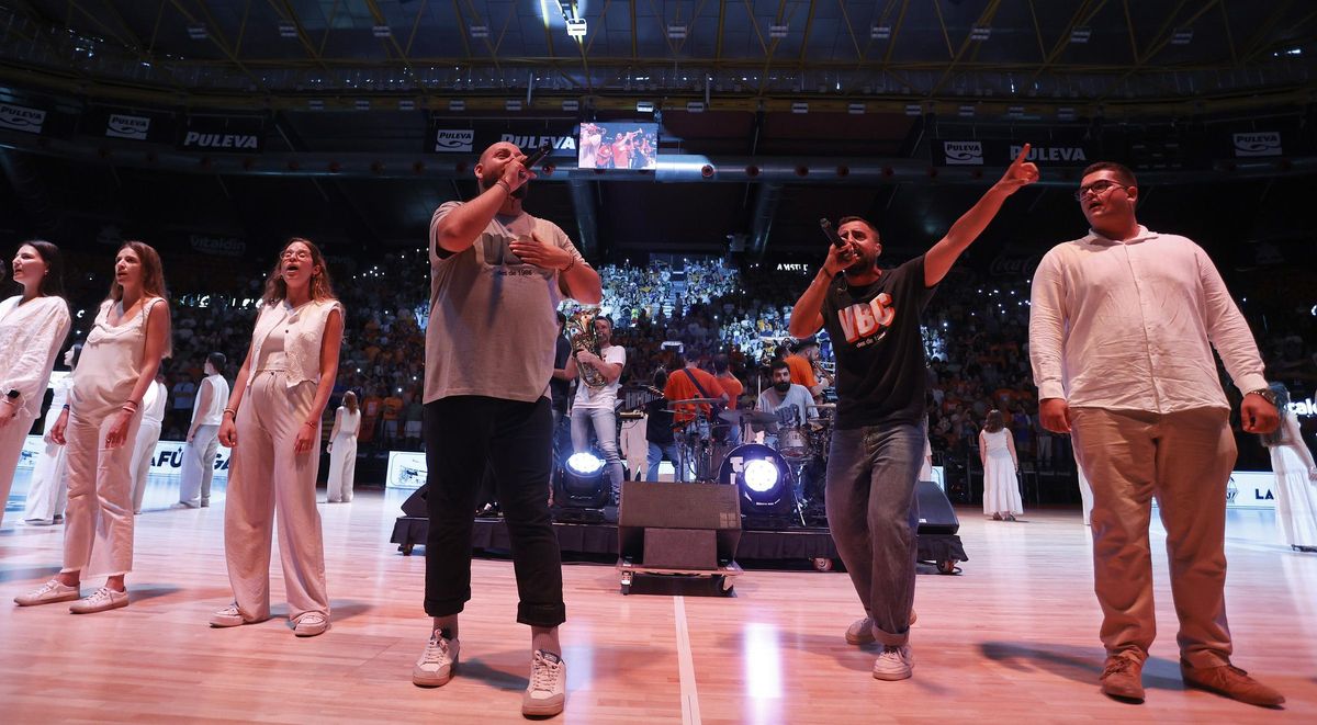 La Fúmiga, durante su actuación del domingo pasado en La Fonteta